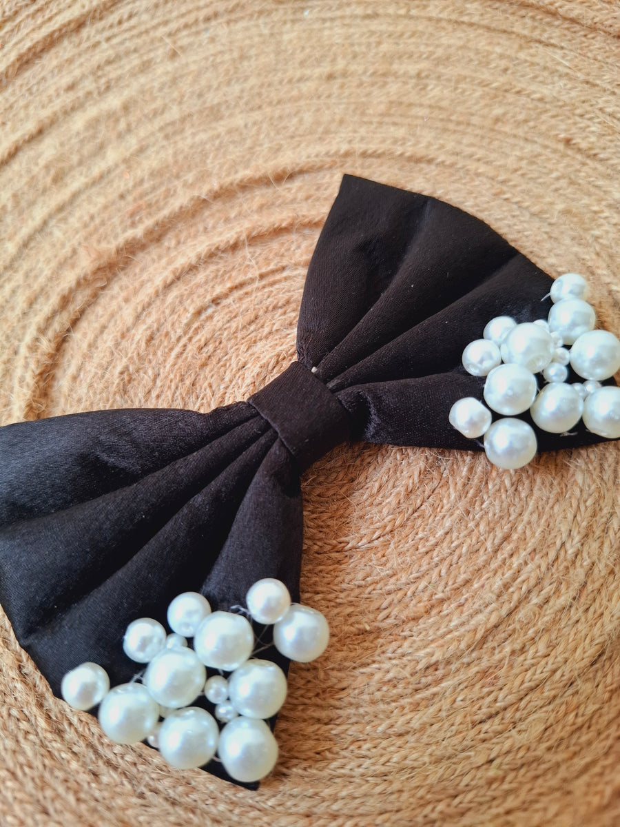 Black Pearl Triangle Puff Bow