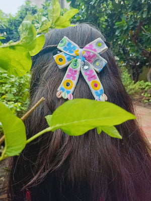 White Rupaa bow clip