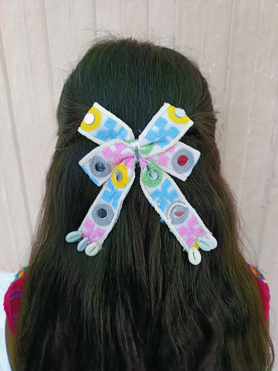 White Rupaa bow clip